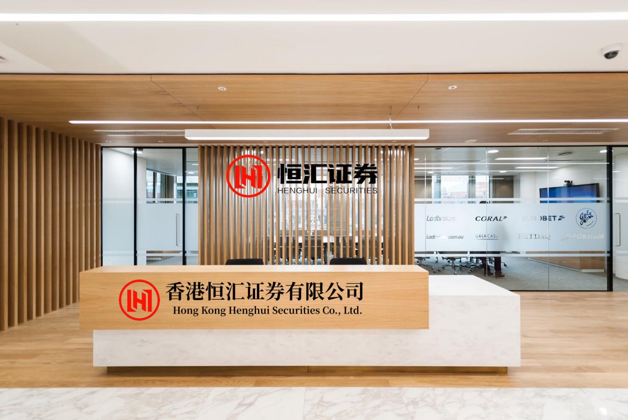 易鑫优配平台 拣钱哥：交易周期混乱的人，99%都在亏钱一、为什么你总在亏钱？很多人做交易，屏幕上开着1分钟、3分钟、5分钟、15分钟、1小时、日线，恨不得把所有周期都看一遍。结果呢？小周期喊多，大周期喊空，脑...